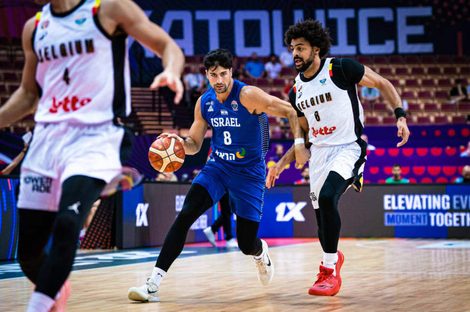 阿夫迪亚出, 三分线外, 阿夫迪亚