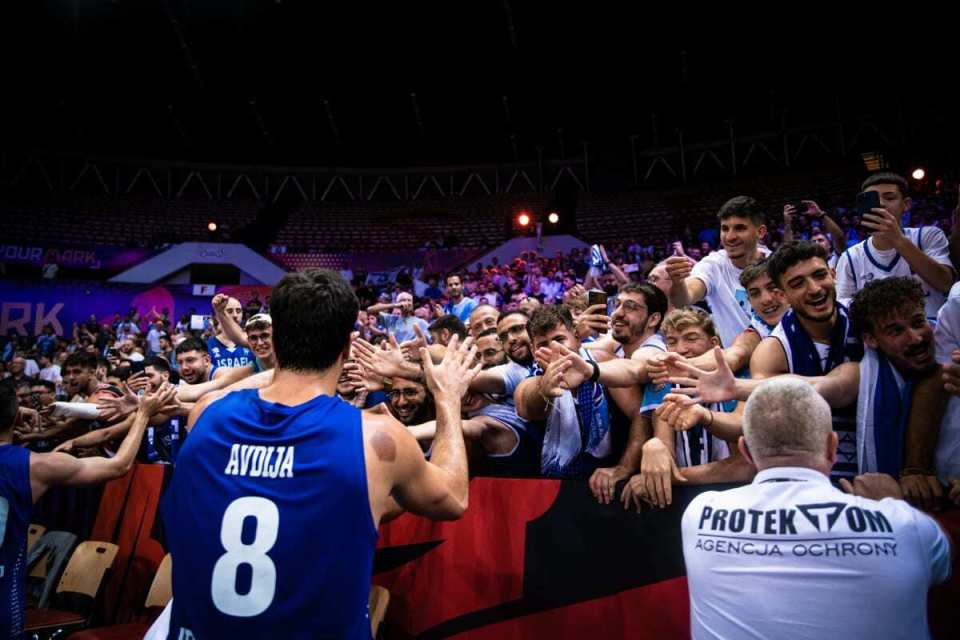 qrGMA, 时队, 现年