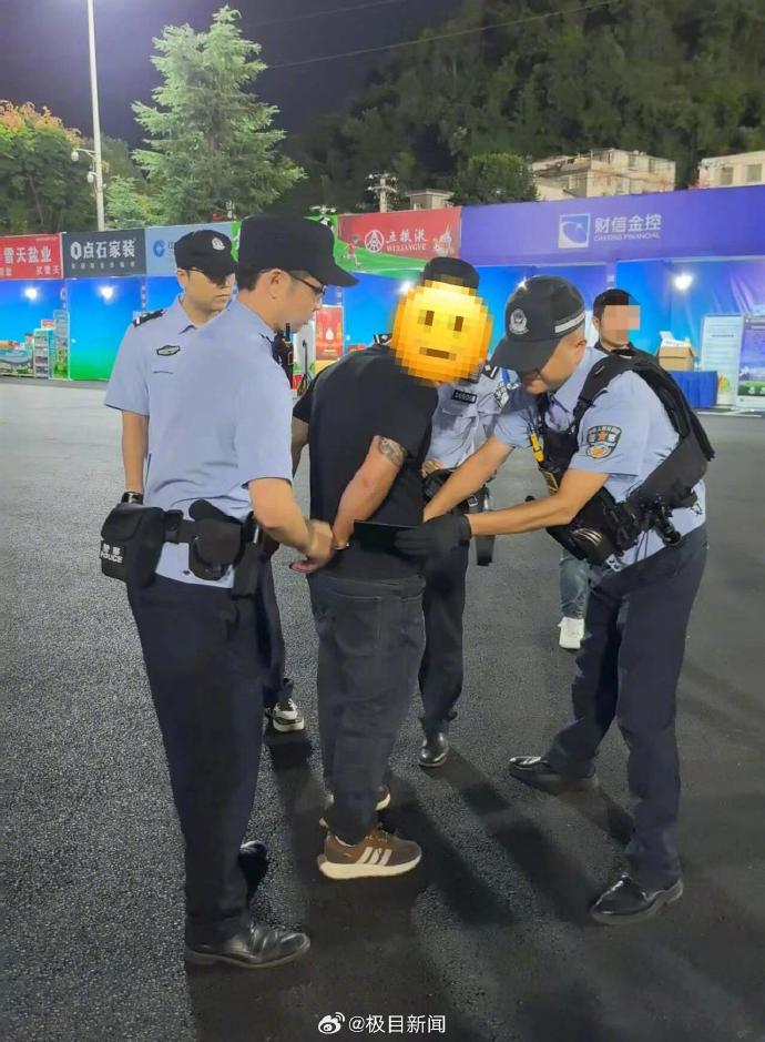 警力在杨某